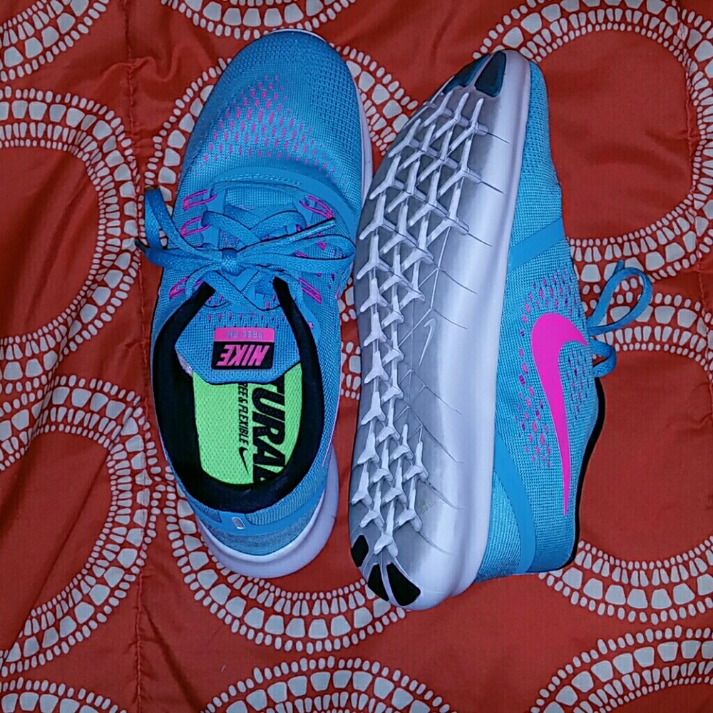 Nike running shoes (barely used)